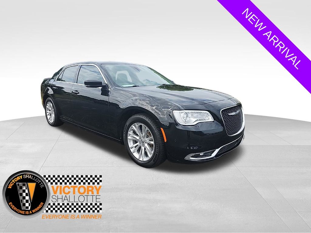 Gloss Black 2021 Chrysler 300 Sedan Rear-Wheel Drive 8-Speed Automatic