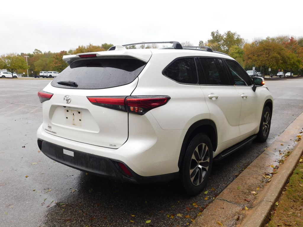 Thumbnail: 2021 Toyota Highlander - 4