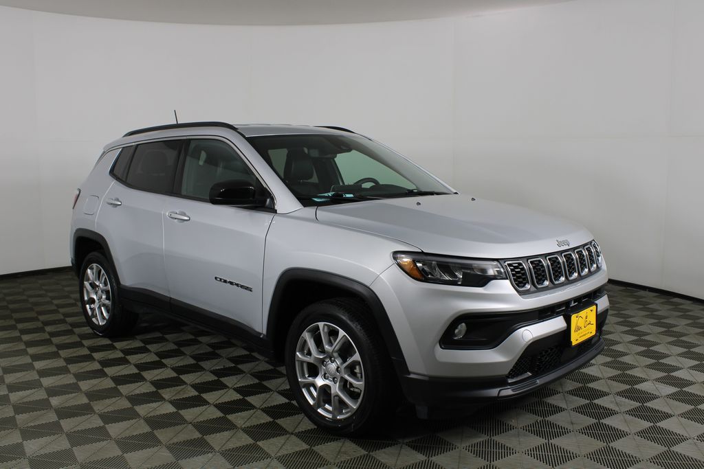 2024 Jeep Compass Latitude Lux 4WD