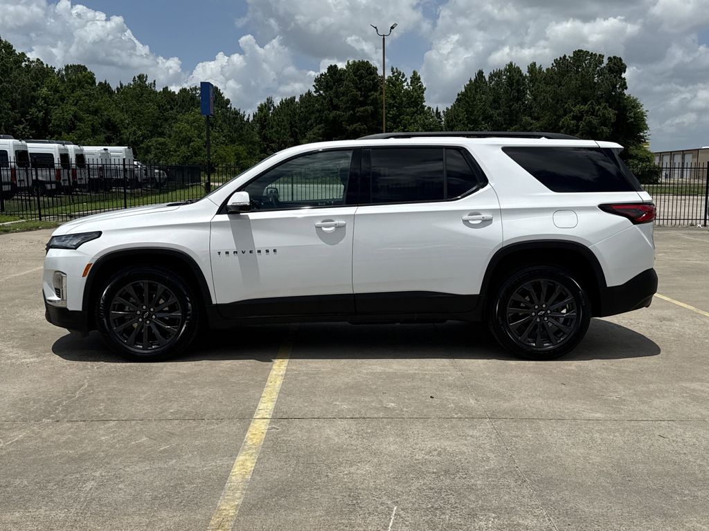 2023 Chevrolet Traverse RS White at Community Kia