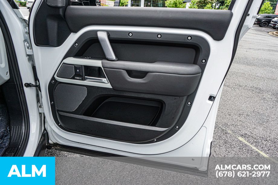 Used 2024 White Land Rover X-Dynamic SE image 56