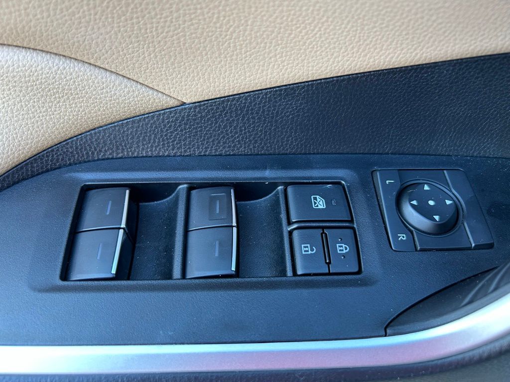 Thumbnail: 2025 Toyota RAV4 - 17