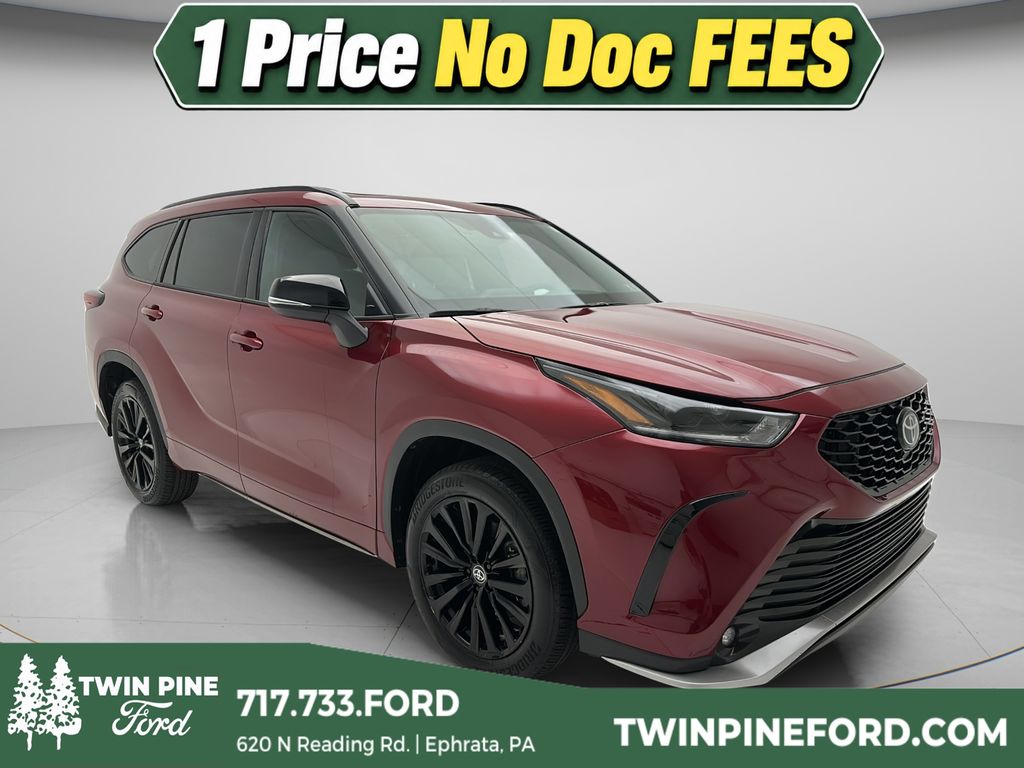 Red 2025 Toyota Highlander SUV / Crossover  8-Speed Automatic