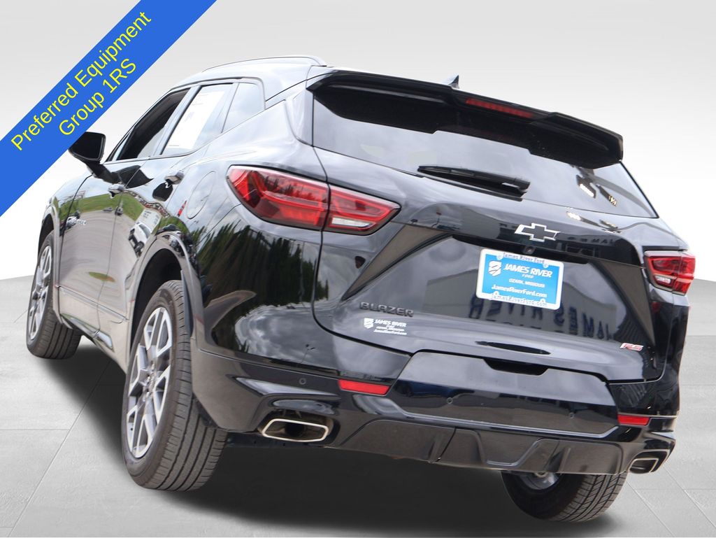 View vehicle photo 3