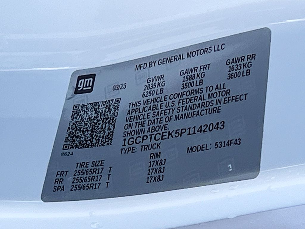 Used 2023 Summit White Chevrolet LT image 30