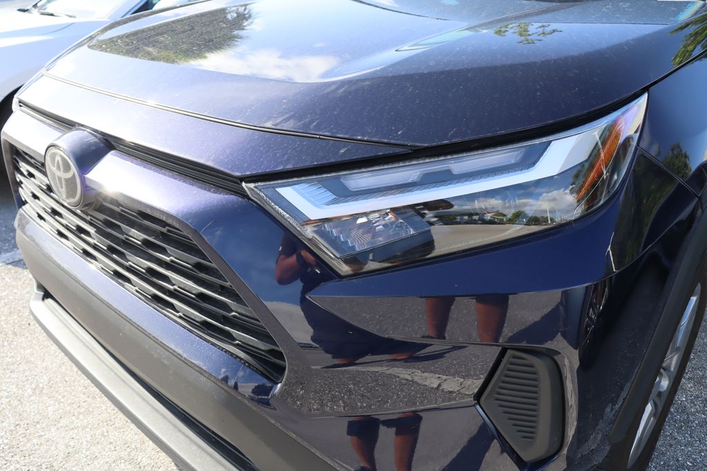 2024 Toyota RAV4 XLE 3