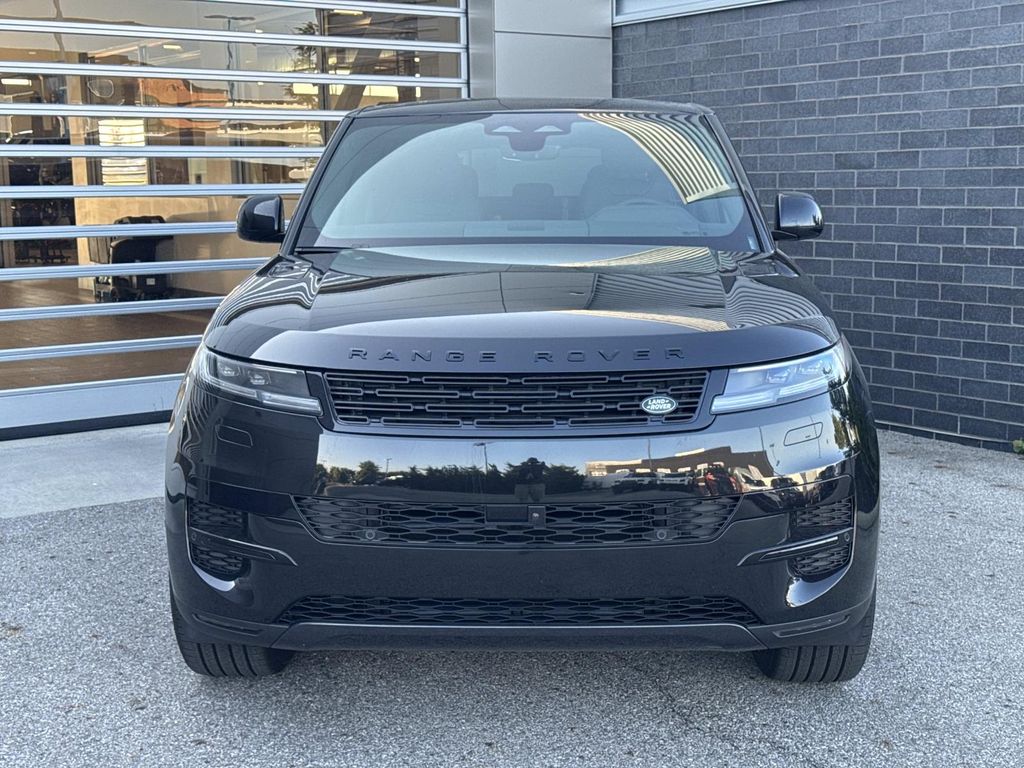 New 2026 Black Land Rover SE image 2