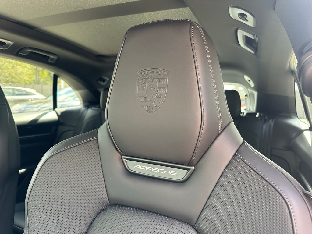 Thumbnail: 2026 Porsche Macan - 24