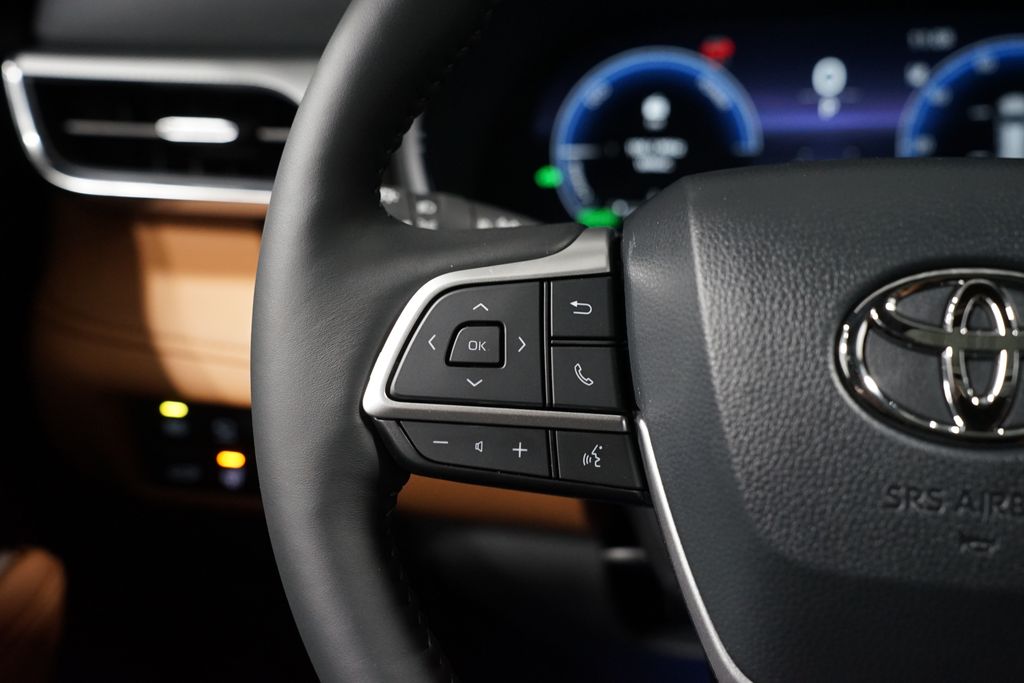 Thumbnail: 2026 Toyota Highlander - 14