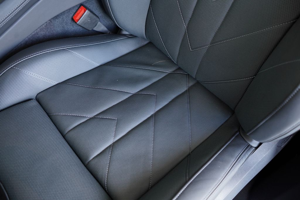 Thumbnail: 2026 BMW XM - 12