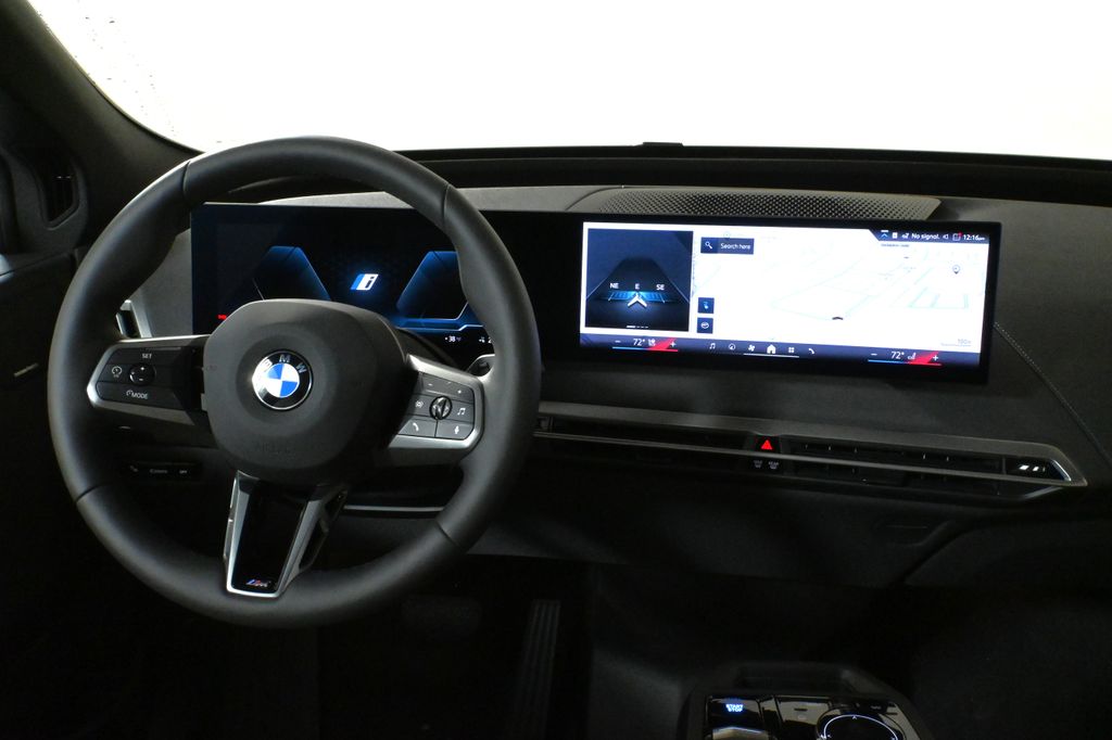 2025 BMW iX xDrive50 18