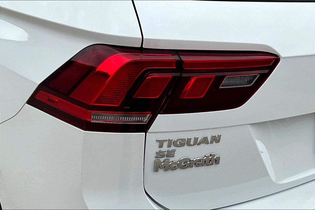 Used 2019 White Volkswagen 2.0T SE image 23