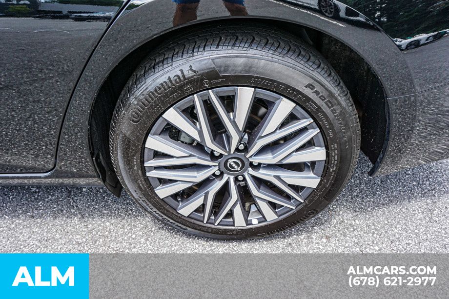 Used 2025 Black Nissan 2.5 SV image 17