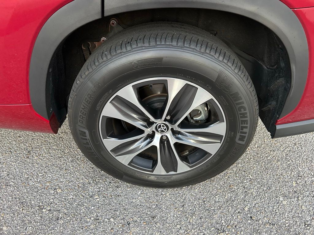 Thumbnail: 2022 Toyota Highlander - 9