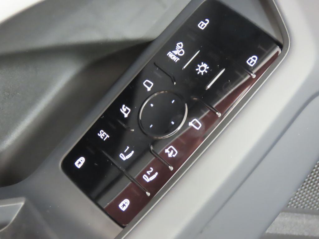 Thumbnail: 2025 Audi SQ5 - 27