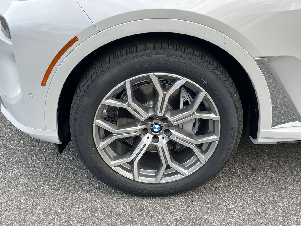 Thumbnail: 2026 BMW X7 - 10