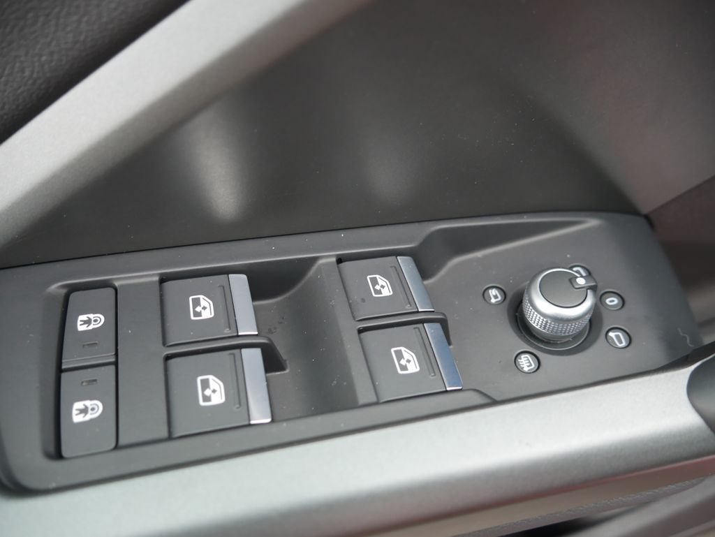 Thumbnail: 2022 Audi Q3 - 18