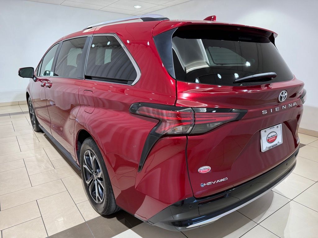 Thumbnail: 2026 Toyota Sienna - 3
