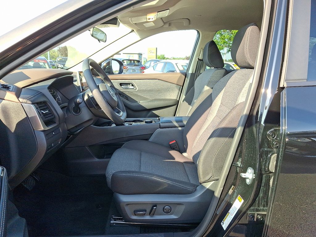 Thumbnail: 2023 Nissan Rogue - 14