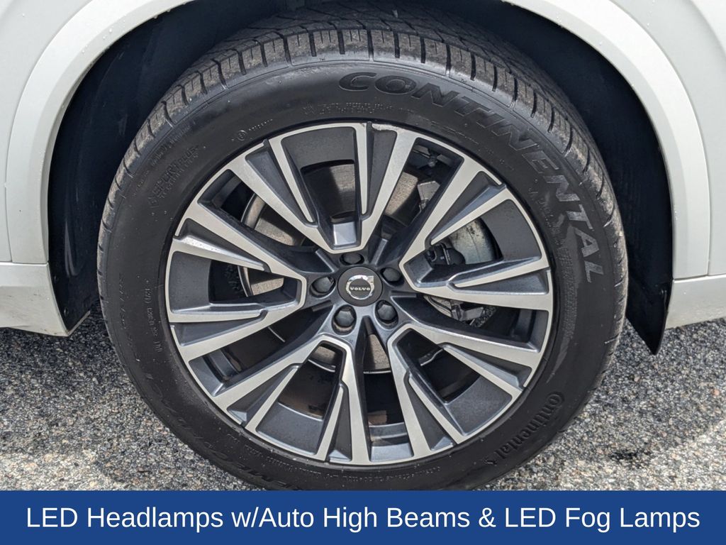 2022 Volvo XC90 T6 Momentum 6-Passenger