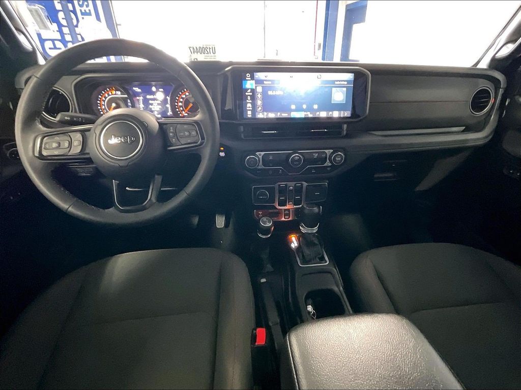 2026 Jeep Gladiator — photo 20
