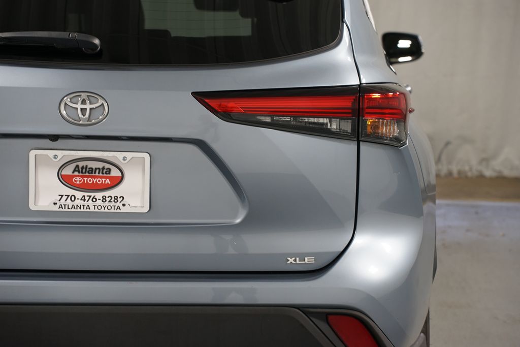 Thumbnail: 2022 Toyota Highlander - 10