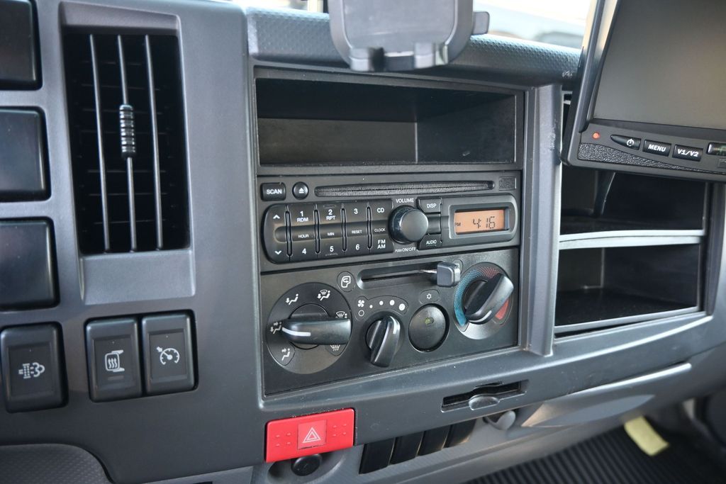 2013 Isuzu NPR DSL REG AT ECO-MAX 