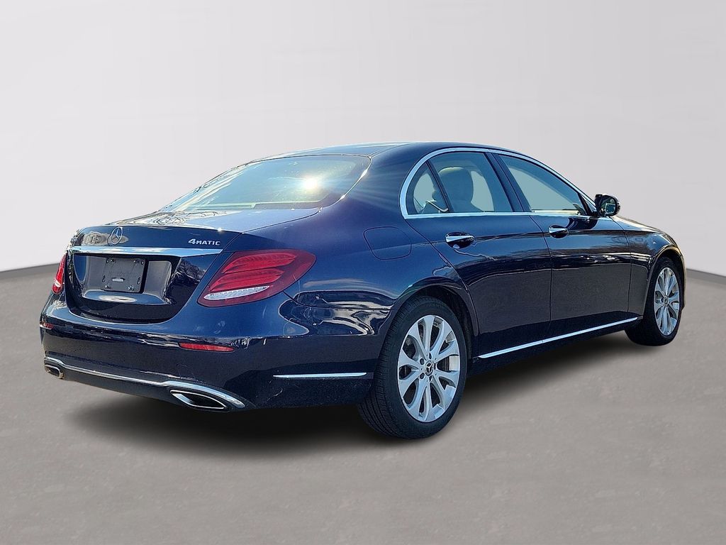 Thumbnail: 2019 Mercedes-Benz E-Class - 4