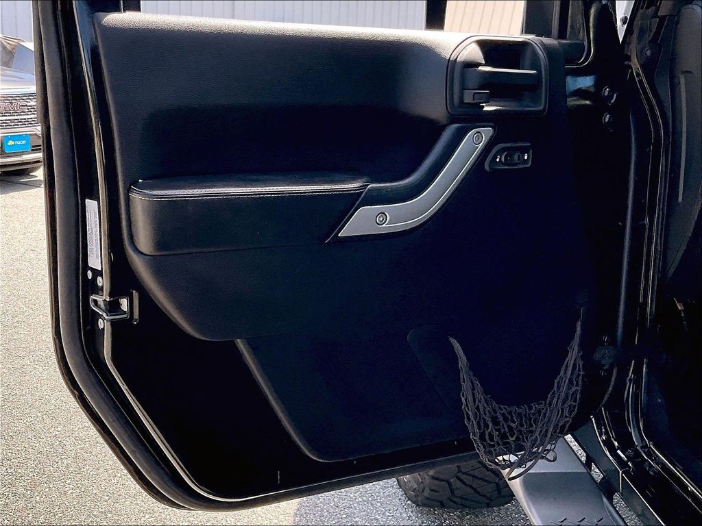 2015 Jeep Wrangler — photo 9