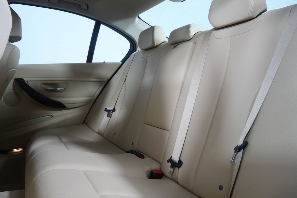 Thumbnail: 2013 BMW 3 Series - 16