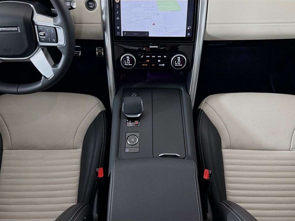 Thumbnail: 2025 Land Rover Discovery - 17
