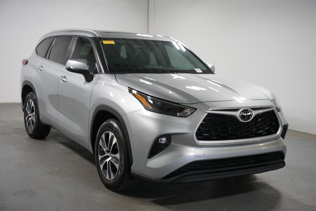 Thumbnail: 2024 Toyota Highlander - 3
