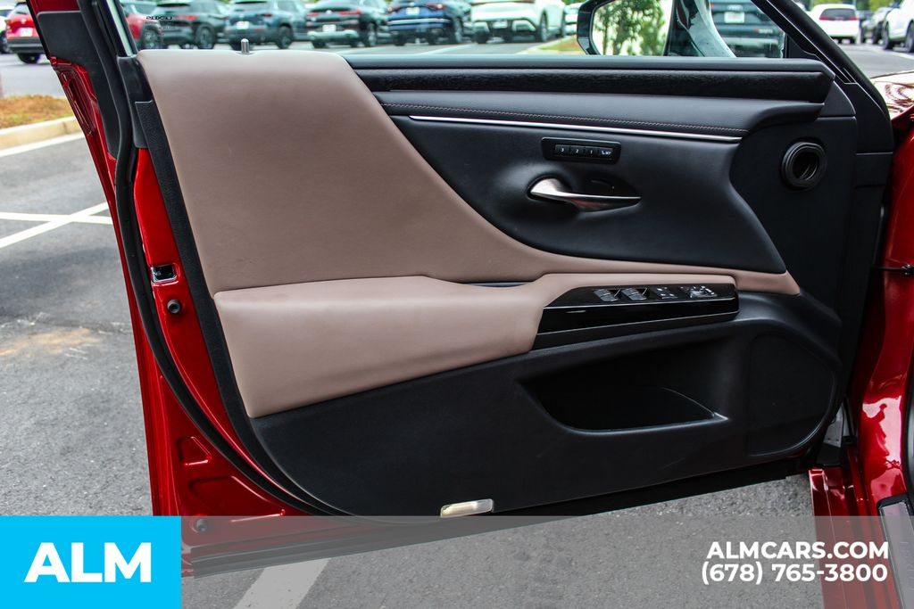 Used 2025 Red Lexus 300h image 38