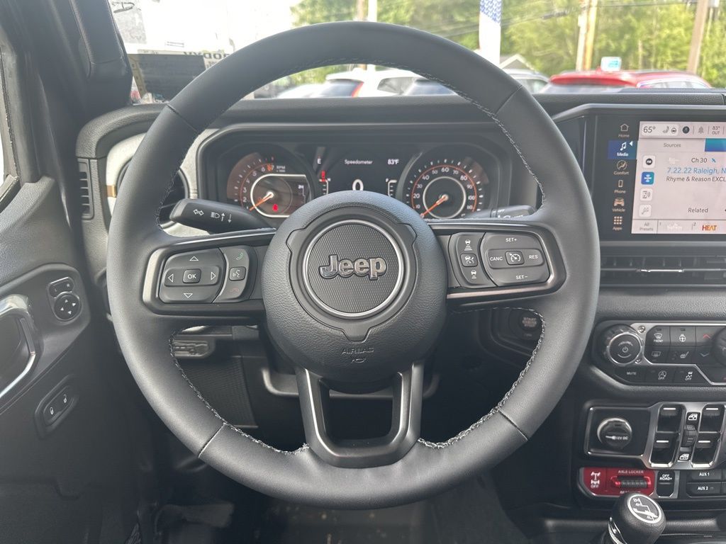 2025 Jeep Gladiator Willys photo 13