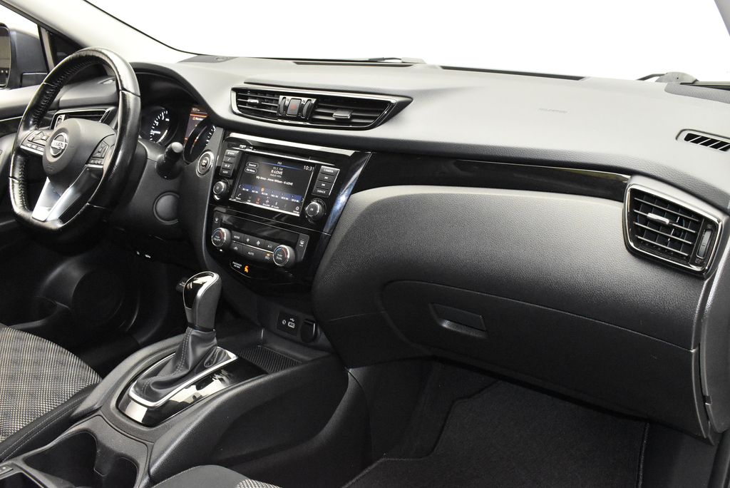 Thumbnail: 2021 Nissan Rogue Sport - 28