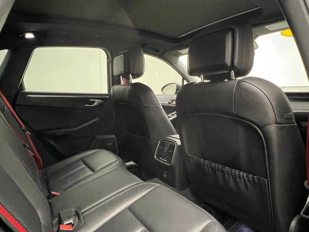 Thumbnail: 2021 Porsche Macan - 16