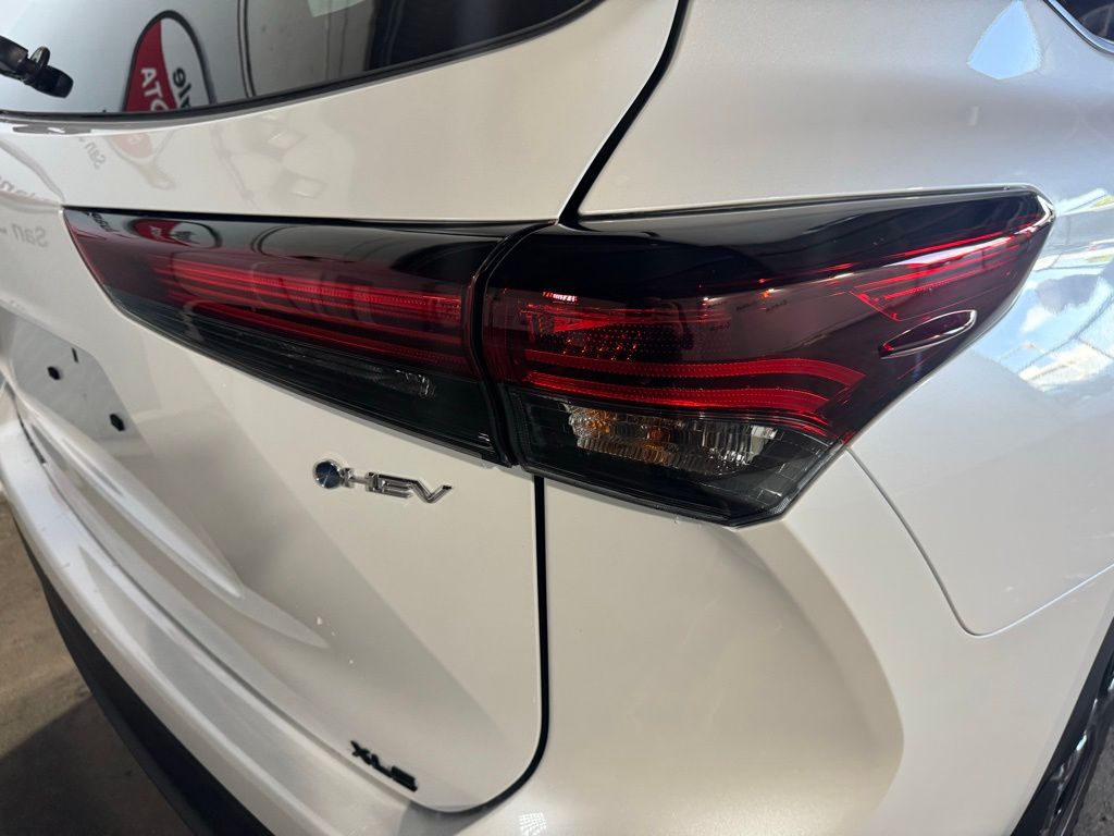 Thumbnail: 2025 Toyota Highlander - 17