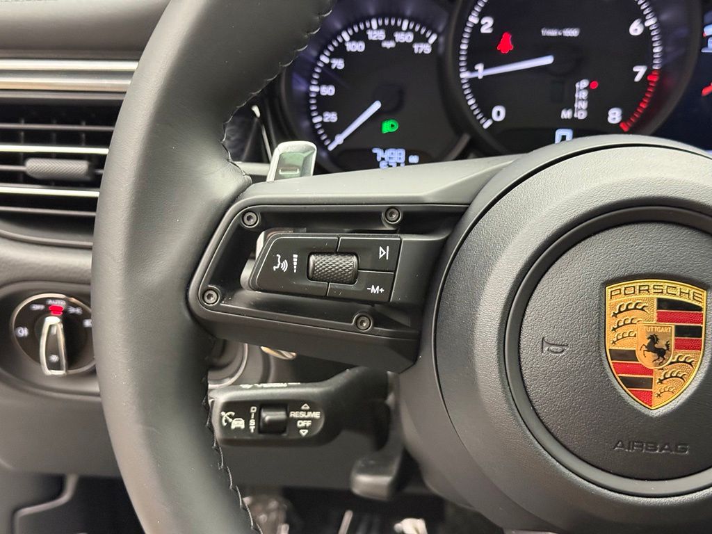 Thumbnail: 2026 Porsche Macan - 13