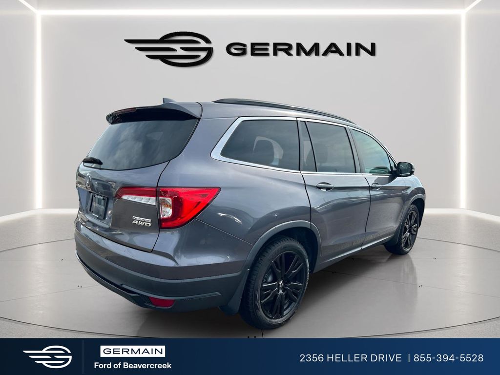 View vehicle photo 6