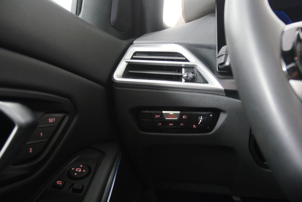 Thumbnail: 2025 BMW 3 Series - 21