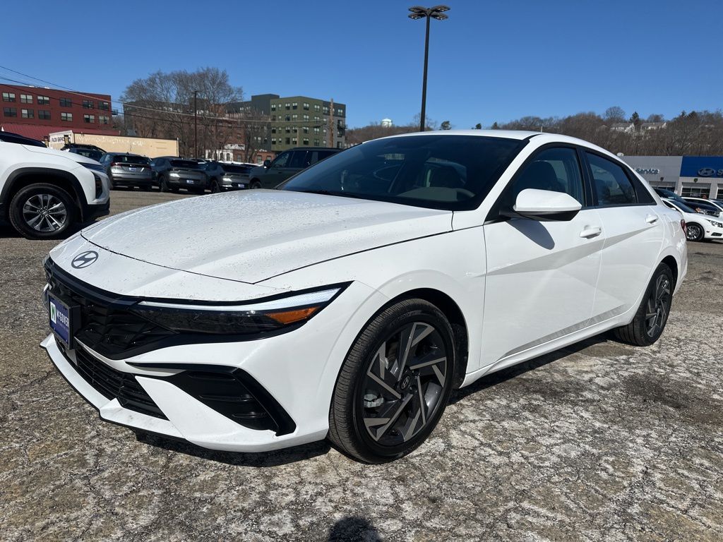 2025 Hyundai Elantra SEL Convenience FWD