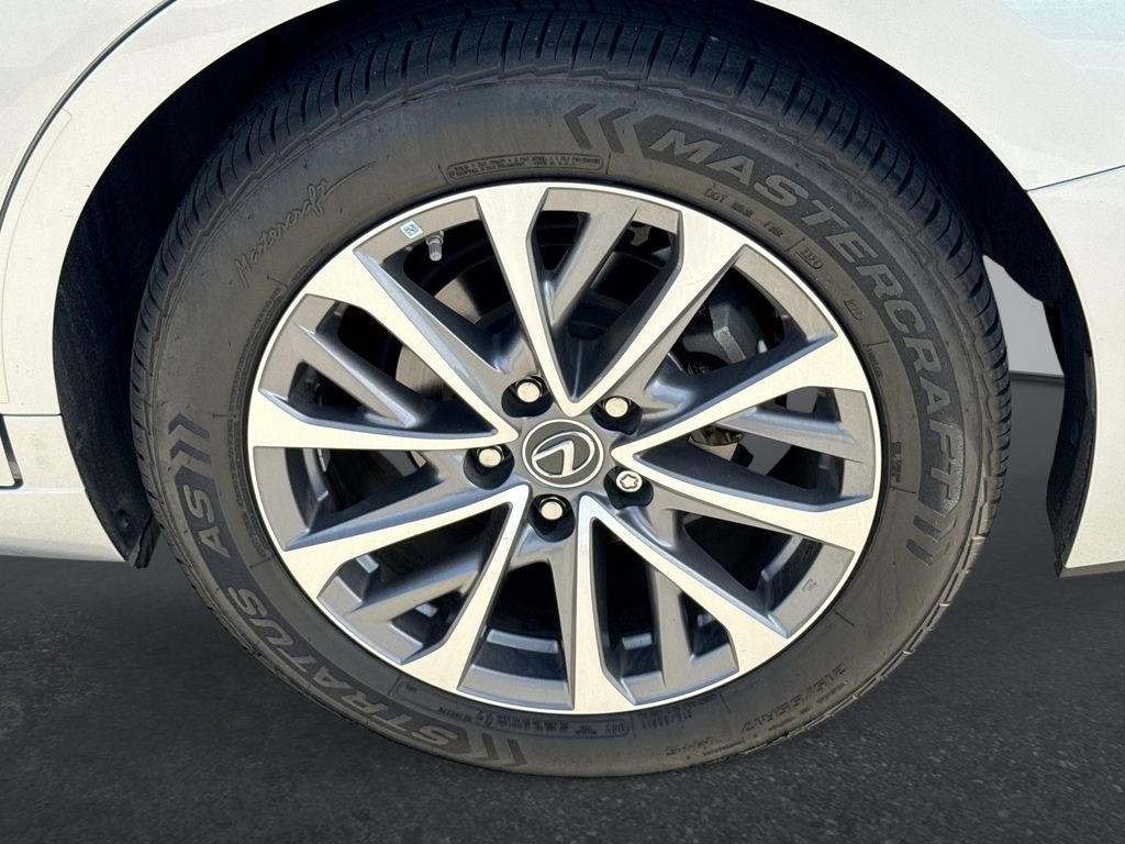 Thumbnail: 2022 Lexus ES - 31