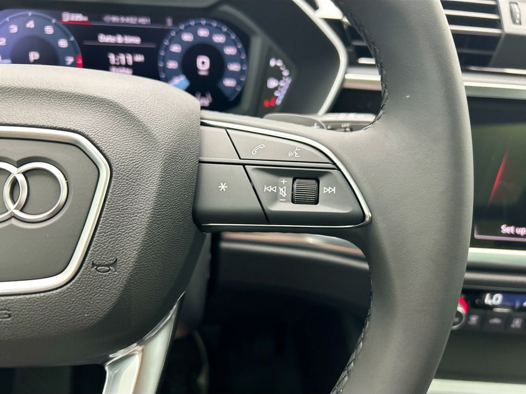 Thumbnail: 2025 Audi Q3 - 12