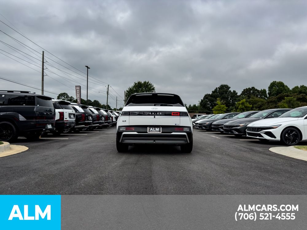 Used 2025 White Hyundai SEL image 5