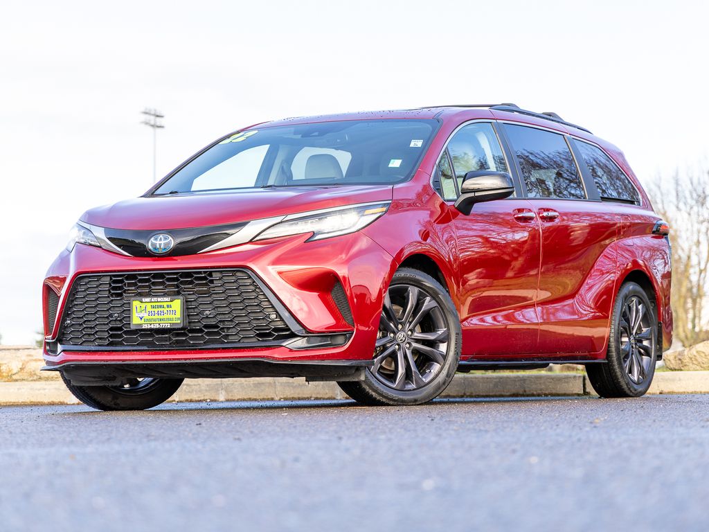 2022 Toyota Sienna XSE 7-Passenger FWD