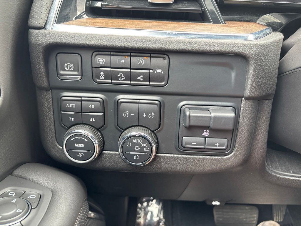 Used 2025 Chevrolet Suburban SUV