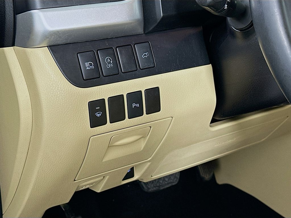 Thumbnail: 2017 Toyota Highlander - 10