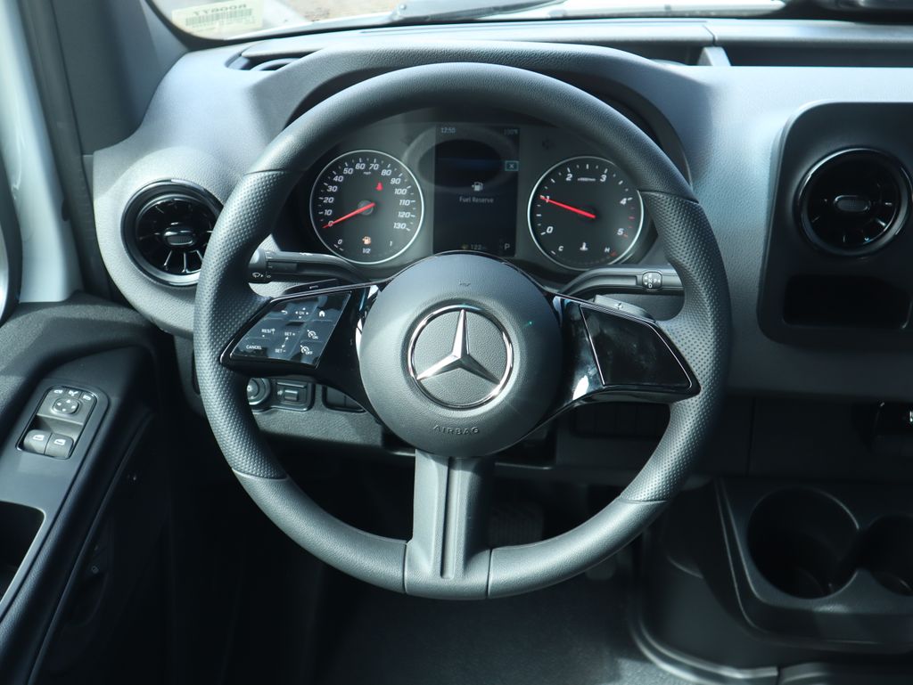 Thumbnail: 2025 Mercedes-Benz Sprinter - 11