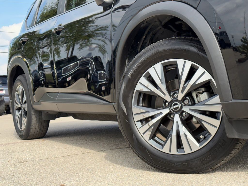 View vehicle photo 2