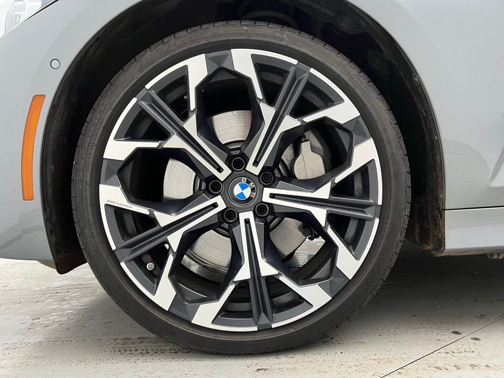 Thumbnail: 2025 BMW 3 Series - 23